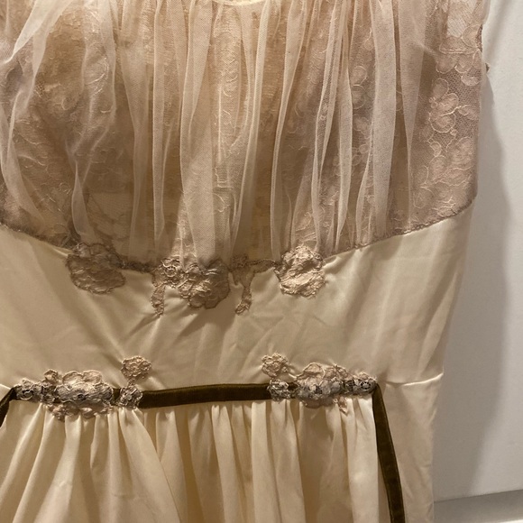 Vintage Vanity Fair Lingerie Dress - Picture 4 of 16